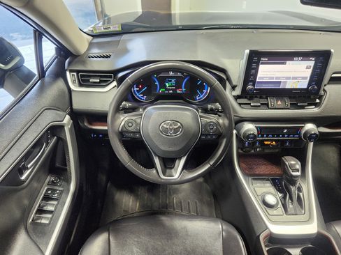 Used 2019 Toyota RAV4 Limited image 18