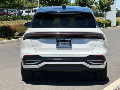Used 2025 Lincoln Nautilus Reserve AWD/4WD image 4