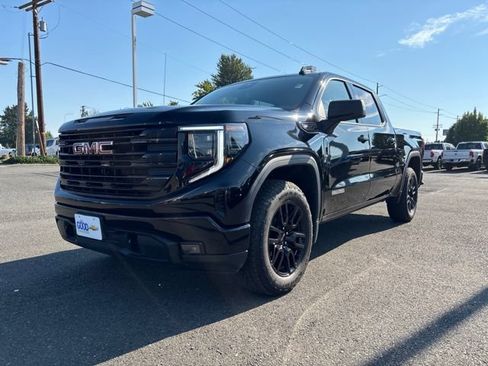 Used 2025 GMC Sierra 1500 Elevation AWD/4WD image 1