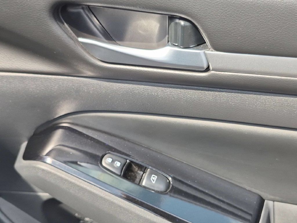 Used 2025 Nissan Altima 2.5 SR FWD image 33