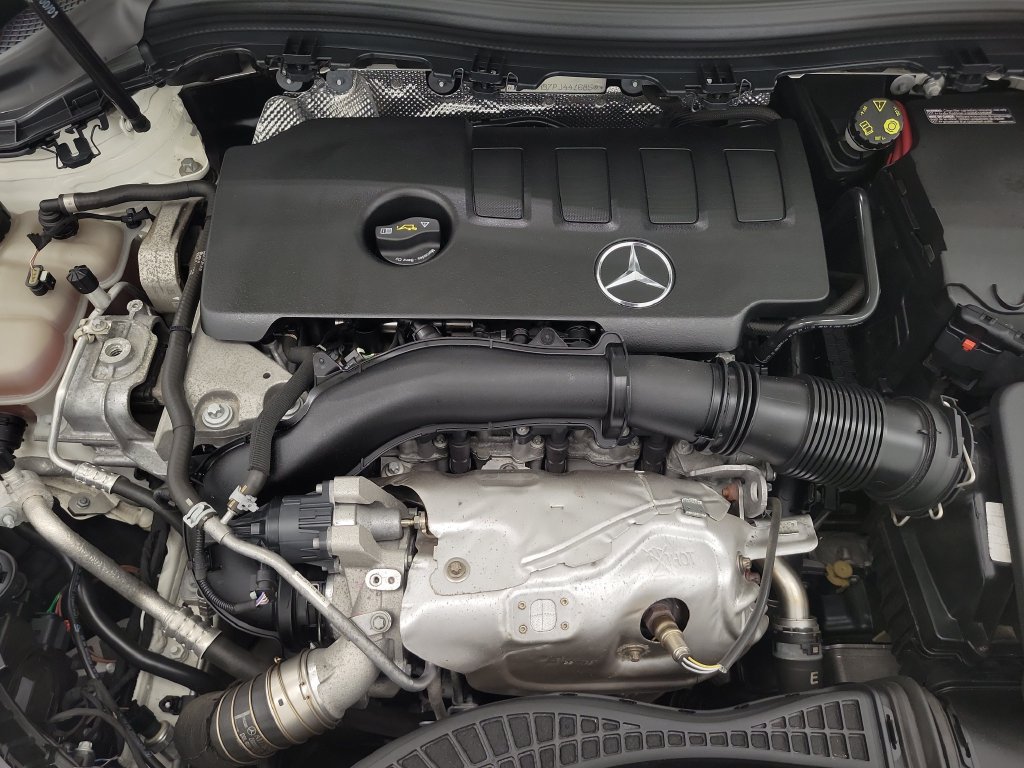 Used 2023 Mercedes-Benz GLA 250 4MATIC w/ Premium Package image 11