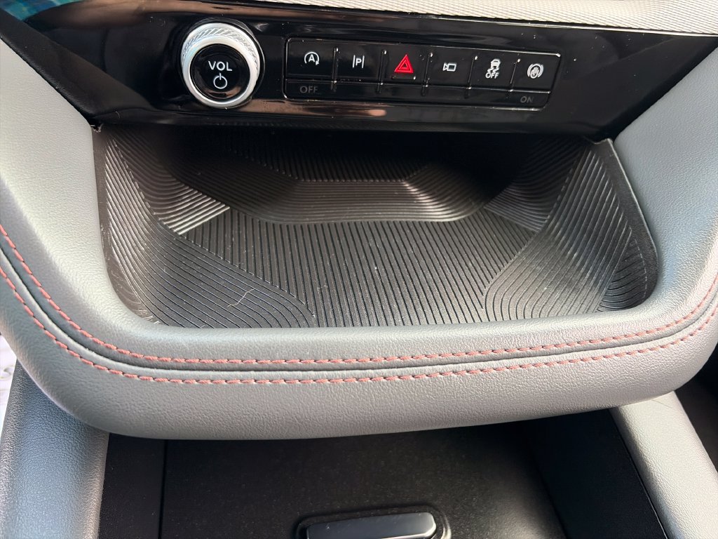 Used 2025 Ford Explorer Active AWD/4WD image 24