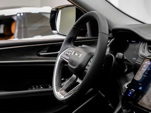 Used 2023 Jeep Grand Cherokee L Limited w/ Luxury Tech Group II image 18