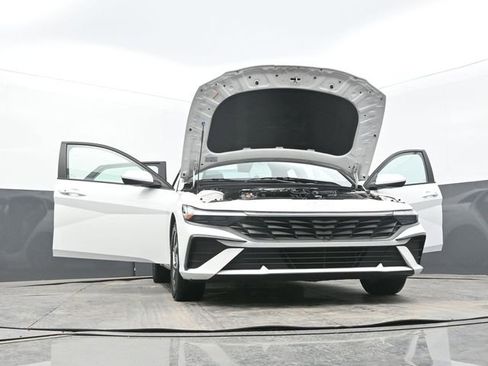 Used 2024 Hyundai Elantra SEL image 65