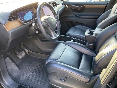 Used 2019 Tesla Model X 75D image 10