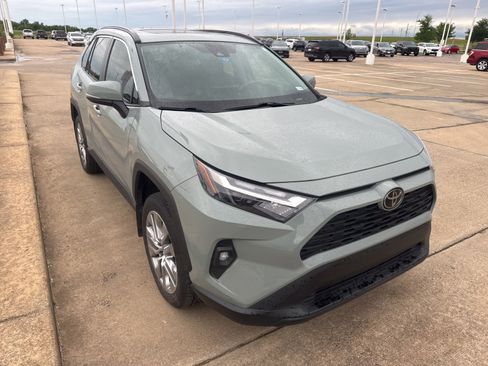 Used 2023 Toyota RAV4 XLE Premium FWD image 4