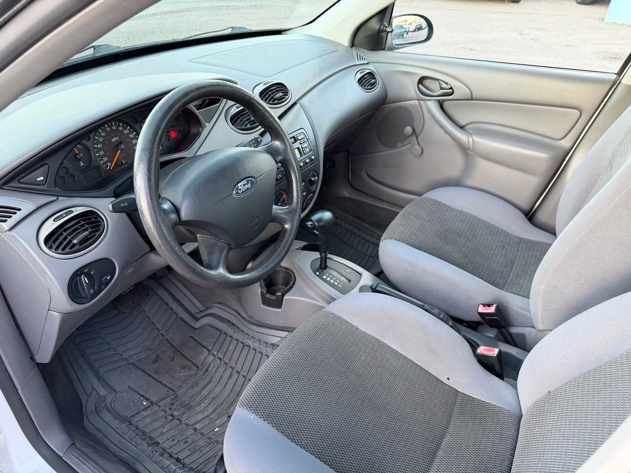 Used 2004 Ford Focus LX FWD image 14