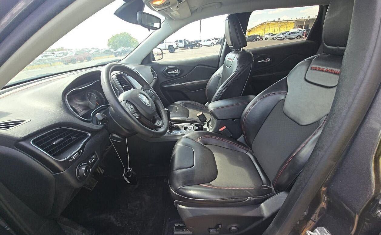 Used 2022 Jeep Cherokee Trailhawk AWD/4WD image 6