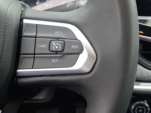 Used 2023 Jeep Compass Latitude image 22