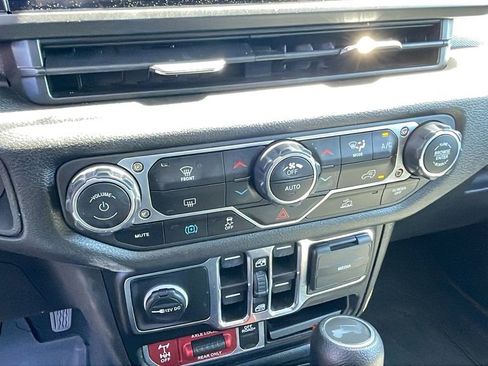 Used 2024 Jeep Wrangler Unlimited AWD/4WD image 20