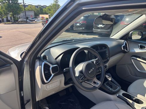 Used 2025 Kia Soul LX w/ LX Technology Package image 32