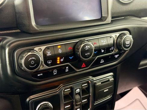 Used 2022 Jeep Wrangler Unlimited Sahara w/ Cold Weather Group image 16