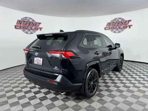 Used 2022 Toyota RAV4 SE AWD/4WD image 7