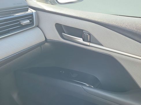 Used 2025 Toyota Camry SE w/ Convenience Package FWD image 13