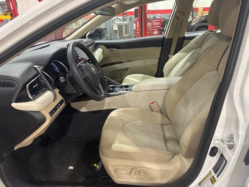Used 2021 Toyota Camry LE FWD image 5