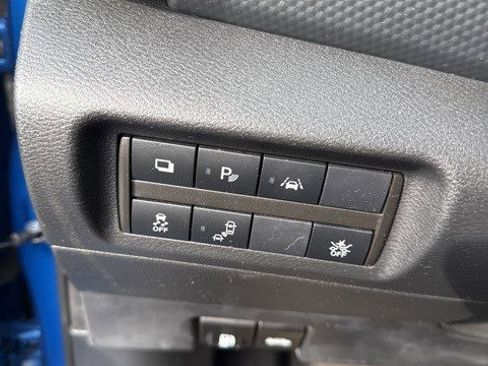 Used 2021 Nissan Kicks S image 12