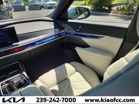 Used 2025 BMW 760i xDrive AWD/4WD image 19