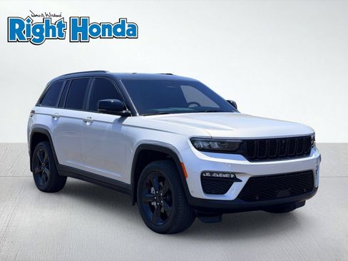 Used 2024 Jeep Grand Cherokee Limited w/ Luxury Tech Group II RWD image 9