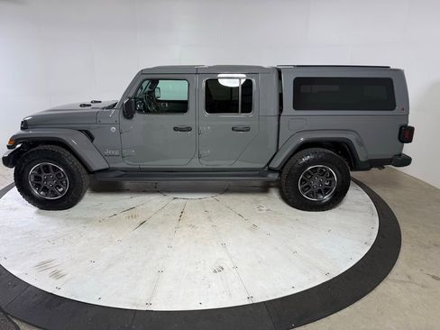 Used 2020 Jeep Gladiator Overland image 4