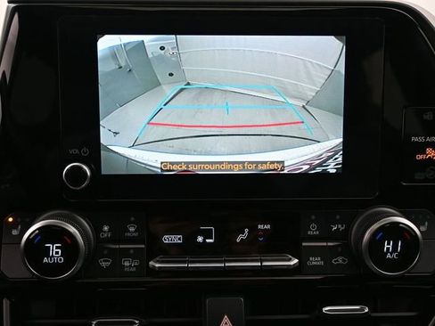 Certified 2024 Toyota Highlander XLE image 27