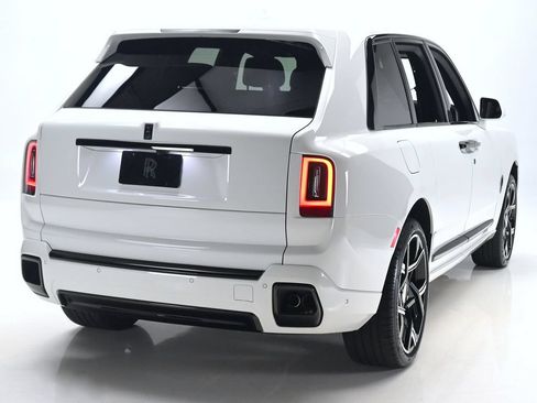 New 2027 Rolls-Royce Cullinan Black Badge AWD/4WD image 2