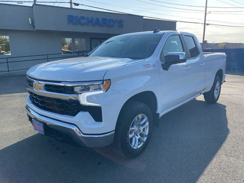 Used 2025 Chevrolet Silverado 1500 LT image 4