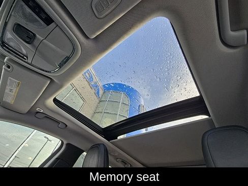 Used 2019 Jeep Cherokee Limited image 18