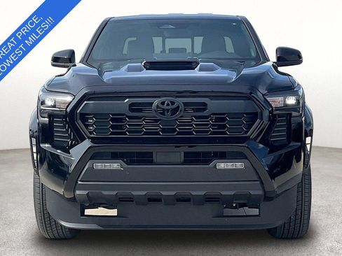Used 2025 Toyota Tacoma TRD Sport w/ TRD Sport Upgrade Package AWD/4WD image 6