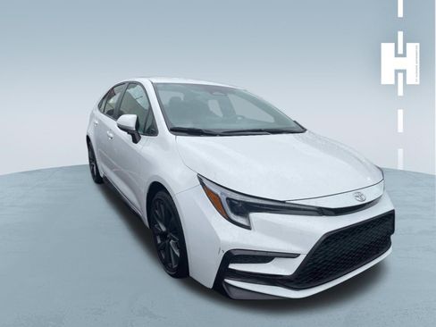 Used 2025 Toyota Corolla SE FWD image 1
