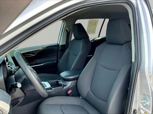Used 2024 Toyota RAV4 LE AWD/4WD image 21