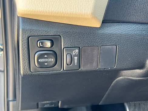 Used 2015 Toyota Corolla LE image 24