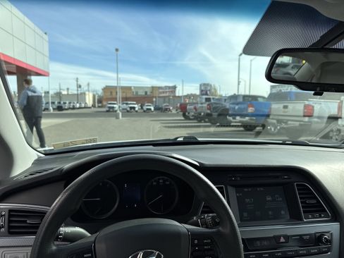 Used 2017 Hyundai Sonata ECO image 3