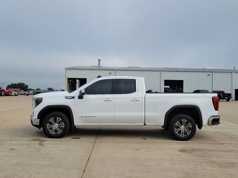 Used 2025 GMC Sierra 1500 SLE w/ Preferred Package AWD/4WD image 3