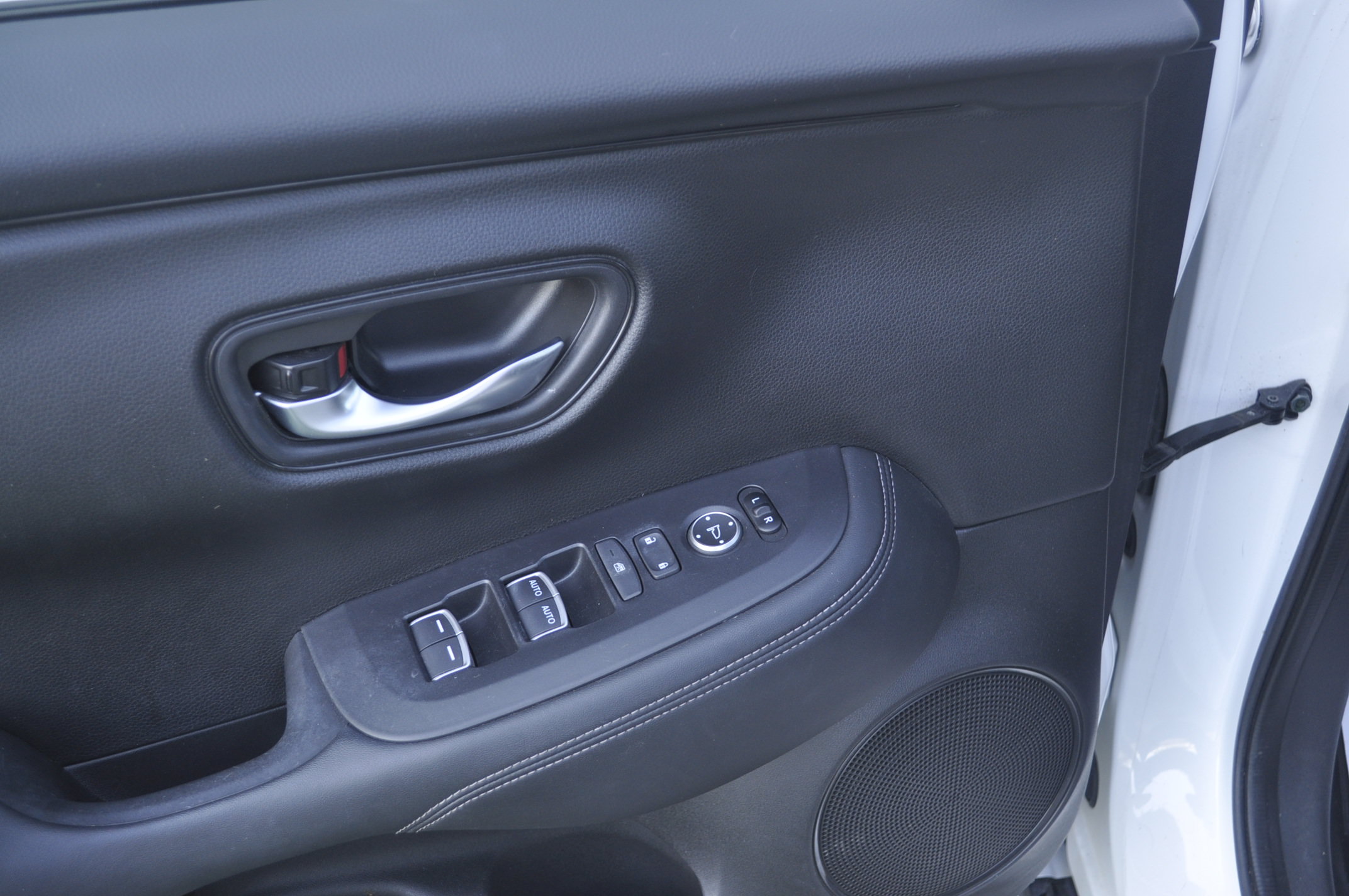 Used 2024 Honda HR-V EX-L image 16