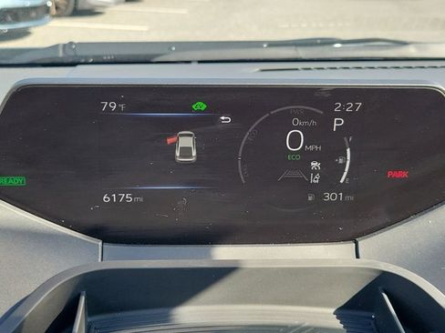 Used 2023 Toyota Prius XLE image 32