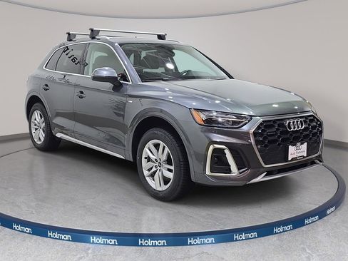 Used 2023 Audi Q5 2.0T Premium w/ Convenience Package image 4