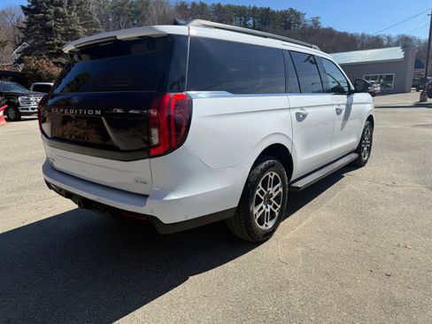 Used 2025 Ford Expedition Max Active AWD/4WD image 4