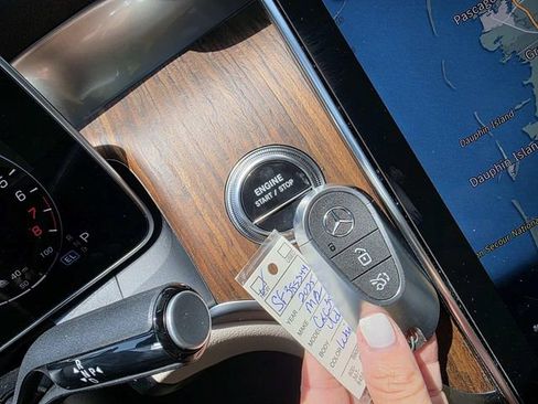 New 2025 Mercedes-Benz GLC 350e 4MATIC image 12