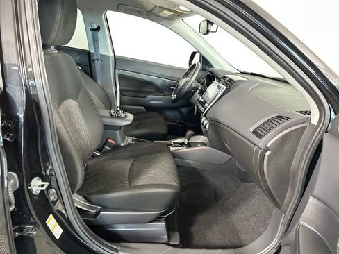 Used 2025 Mitsubishi Outlander Sport LE image 28