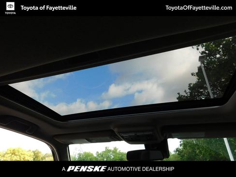 Used 2022 Toyota 4Runner SR5 Premium w/ Moonroof Package AWD/4WD image 6