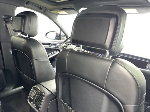 Used 2019 Porsche Macan AWD/4WD image 40