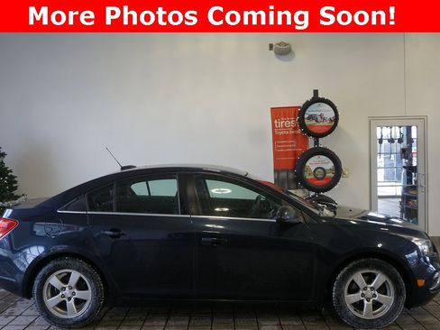 Used 2016 Chevrolet Cruze LT image 2