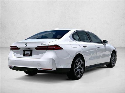Used 2026 BMW 530i RWD image 2