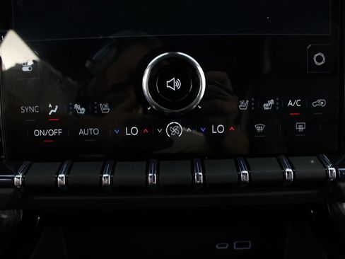 New 2026 GMC Yukon XL AT4 AWD/4WD image 7