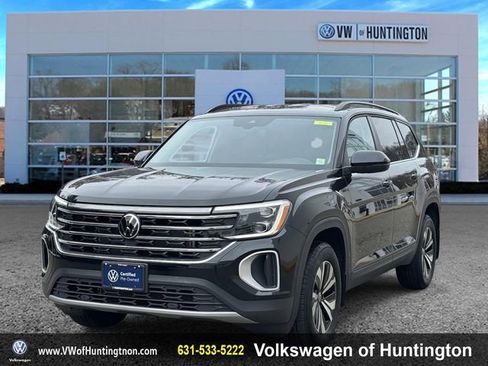 Certified 2025 Volkswagen Atlas SE image 2