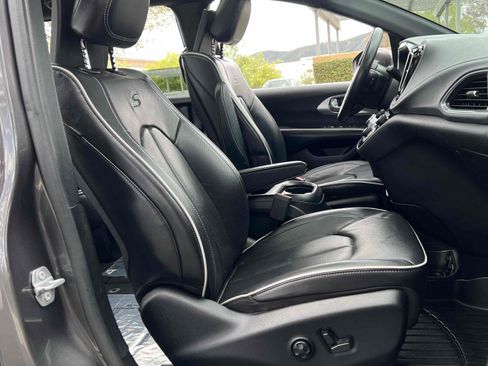Used 2019 Chrysler Pacifica Limited w/ Advanced Safetytec Group FWD image 42