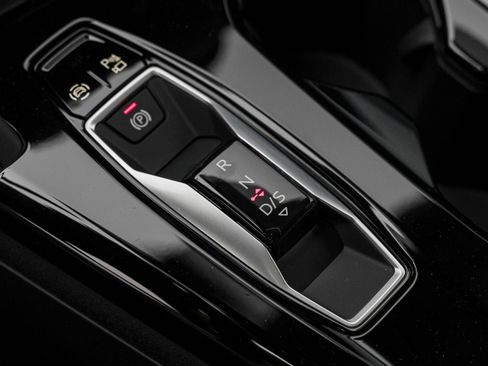 Certified 2025 Audi Q5 Premium Plus image 10