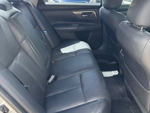 Used 2015 Nissan Altima 2.5 SL w/ Technology Package FWD image 12