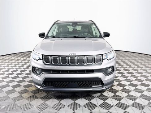 Used 2022 Jeep Compass Latitude FWD image 2