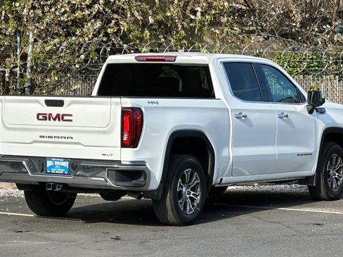 Used 2025 GMC Sierra 1500 SLT image 3